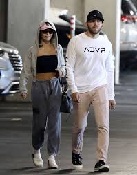 Olivia jade giannulli, lori loughlin's daughter, became famous on instagram and youtube. Entertainment Olivia Jade Spotted Shopping At Ikea After Moving Out Of Mom Lori Loughlin S House Pressfrom Us