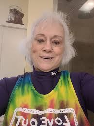 My boyfriend's hair is longer than mine My dad don't like it but I do .