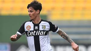 Dennis man (22 de ani) a trecut vizita medicală la parma, dar mai are de așteptat până la debut. Parma Dennis Man L Arma In Piu Per Sognare La Salvezza