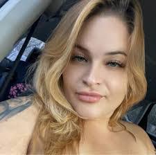 Elaine Beltran's Instagram, Twitter & Facebook