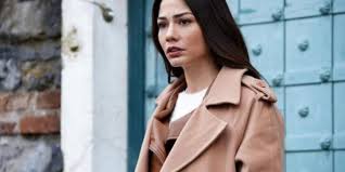Çocukken bir çok zorlukla karşılaşan mehdi ve zeynep büyümüşlerdir ama verdikleri zorlu hayat mücadelesi devam etmektedir. Dogdugun Ev Kaderindir 32 Bolum 2 Fragmani Yayinda Elyricsy Fm