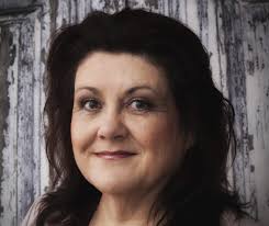 Linda Ledger's Instagram, Twitter & Facebook