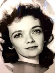 Danielle Clow's Instagram, Twitter & Facebook