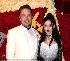 The latest tweets from @elonmusk Elon Musk And His Girlfriend Grimes Tweet About Their Relationship Daily Mail Online