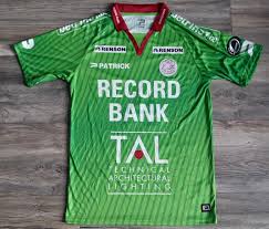 Zulte waregem en kas eupen hebben er in een winderig regenboogstadion een boeiende en spannende wedstrijd van gemaakt. Zulte Waregem Fora Camisa De Futebol 2014 2015