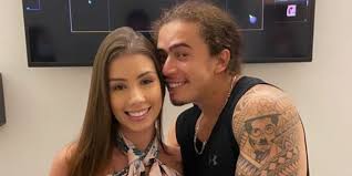 Whindersson nunes não economiza em anel de noivado (foto: Namorada De Whindersson Diz Como Revelou Gravidez Sonho Da Vida
