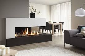 Kamini V Stili Modern Bilya Kaminu Kamin Wohnzimmer Wohnzimmer Modern Wohnen