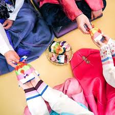 Imagine Your Korea On Instagram Seollal Lunar New Year S Day Is Drawing Near D It Is A Fun Time Of The Year Where We Pa Korean New Year Korea Lunar New
