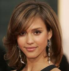 This lovely long straight hairstyle is blended into the top jagged cut layers, bringing this a lot of texture. 23 Jessica Alba Hair Long Updo Braids Ponytails Hair Color Highlights
