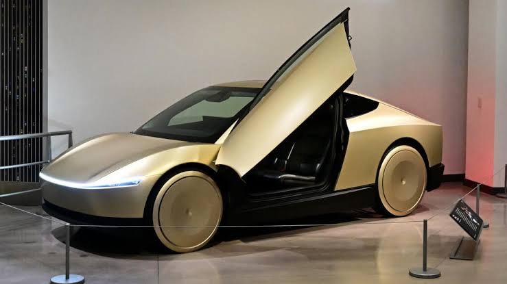 Tesla presenta Cybercab, su robotaxi sin volante ni pedales