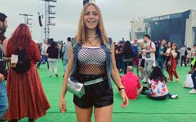 «fica feio vocês usarem isso para vosso prazer». Joana Amaral Dias Usa Vestido Verde Neon Decotado E Transparente E Divide Opinioes Vip Pt
