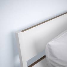 Pratique, cette tête de lit trouvera facilement sa place dans votre chambre pour créer une ambiance romantique. Trysil Bed Frame White Light Grey Ikea