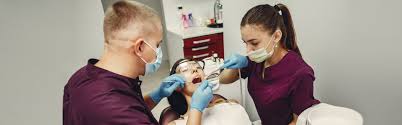 The Benefits of Visiting a Dentist Who Offers Multiple Specialties