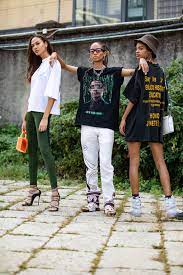 Turtlenecks Were A Street Style Essential On Day 1 Of Paris Fashion Week Cool Street Fashion Milan Fashion Week Street Style Fashion