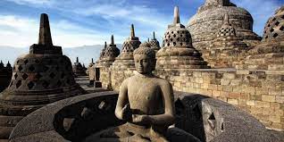 Pengaruh hindu budha dalam bidang politik dan pemerintahan pengaruh hindu budha dalam bidang politik dan sistem pemerintahan yang berlangsung sebelum agama hindu dan budha masuk yaitu pemerintahan kesukuan yang mencakup. Pengaruh Kebudayaan Hindu Buddha Di Indonesia Halaman All Kompas Com