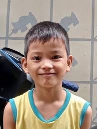 Can someone take the pom pom out of this picture?