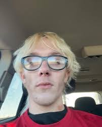 Andrew Everhart's Instagram, Twitter & Facebook