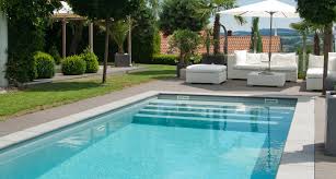 Swimmingpool Concrete Wide Stairs Running Across The Small Side Of The Pool Gartenpools Pool Pool Im Garten