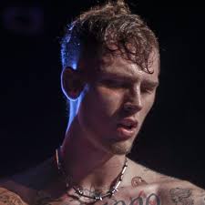 The complete rapper machine gun kelly body measurements information is listed below including details about his weight, height, chest, waist, biceps and shoe size. Machine Gun Kelly Mgk Net Worth Height Age Real Name Dead