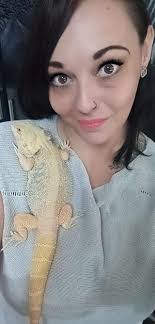 Looks like this reptile definitely has feelings for his owner.🥰