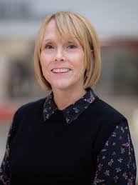 Lesley Cooley's Instagram, Twitter & Facebook