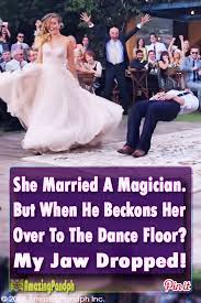 Newly Married Couple Perform Their 1st Dance But Guests Can T Believe The Magician Groom S Next Move Magicien Dance Floor Wedding Funny Songs Wedding Dance