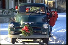 A Very Cute Way To Decorate Your Vintage Truck If You Happen To Have One Cute Children Extra Christmas Truck Very Merry Christmas Christmas