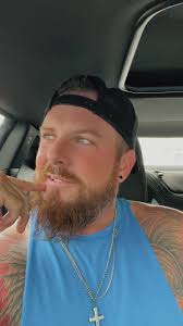 Morgan Wallen type with Kevin Gates kinda vibe #kentucky #notcalifornia  #letsgobowling #beardgang #bearded #gym #kingsmethod #morganwallen  #kevingates #vibe #hips