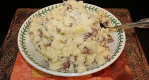 After surveying the vegetable selection we discovered that 1 pound of potatoes is equal to 3 to 4 medium white potatoes, 7 to 9 small red potatoes, or 12 to 15 new or mini potatoes. Renee Baude How Many Cups Of Potatoes In 5 Lbs