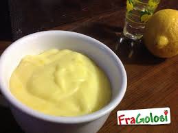 Sciacquare il limone sotto l'acqua corrente quindi tagliarlo a metà e spremerlo. Ricetta Crema Pasticcera Al Limoncello Ricette Di Fragolosi