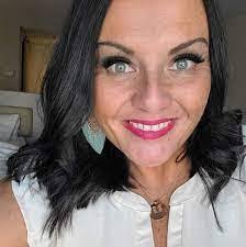 Bridget Colwell's Instagram, Twitter & Facebook