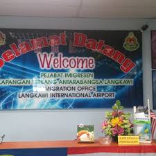 Awalnya direka untuk menjadi lapangan terbang terbesar di dunia, ia mampu mengendalikan lebih 50 juta penumpang setiap tahun. Photos A Pejabat Imigresen Lapangan Terbang Antarabangsa Langkawi Batiment Gouvernemental