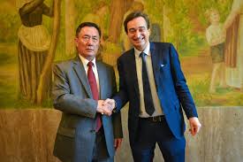 From april 1992 to april 1995 he was a councilor in lugano. Incontro A Lugano Fra Il Sindaco Marco Borradori E L Ambasciatore Cinese Geng Wenbing Laregione