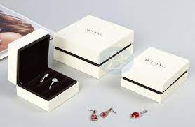 Custom jewelry packaging is great for making a strong. What Do You Need To Pay Attention To In The Jewelry Display Of Unique Jewelry Packaging Ideas