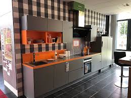 Die ideale küche für dich. Nobilia Musterkuche Grau Orange Kuchenzeile Mit Berbel Haube Ausstellungskuche In Kassel Von Meine Kuche Gmbh