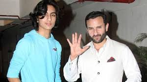 Saif is the son of bollywood actress, sharmila tagore, and indian cricketer, mansoor ali khan. Awas Terkecoh Bukan Suami Tapi Cowok Ganteng Ini Anak Tiri Kareena Kapoor