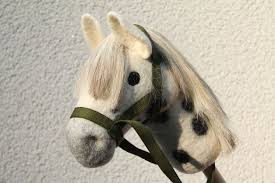 Andere Steckenpferde Wie Schimmel Einhorn Araber Und Ein Braunes Werden In Meinem Shop Auch Angeboten Welches Kind Mochte Nicht Gerne Auf Solch E Mit Bildern Steckenpferd