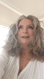 Rea is anyone else at a weird phase in life where they're happy, sad,  healing & hurting all at the same time* . is anyone else at a weird phase  in life