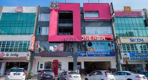 What are some restaurants close to hotel 99 pusat bandar puchong? Bloommaze Boutique Hotel 55 Jalan Puteri 2 3 Bandar Puteri Selangor Puchong