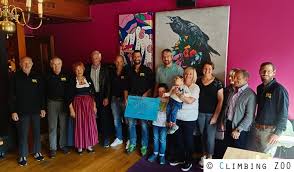 41.414, Euro Spendengeld an David übergeben