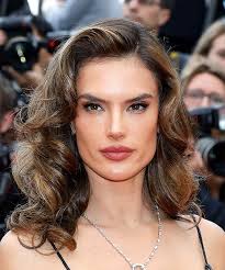Sadly the couple divorced in 2018 after 13 years of marriage. Alessandra Ambrosio Hairstyles Hair Cuts And Colors