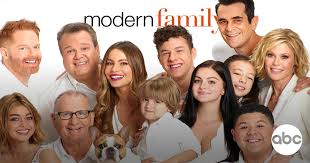 Quand les familles voisines pritchett, delgado et dunphy acceptent qu'un documentaire soit tourné sur leurs vies, elles étaient loin d'imaginer qu'elles allaient tant en révéler… Watch Modern Family Streaming Online Hulu Free Trial