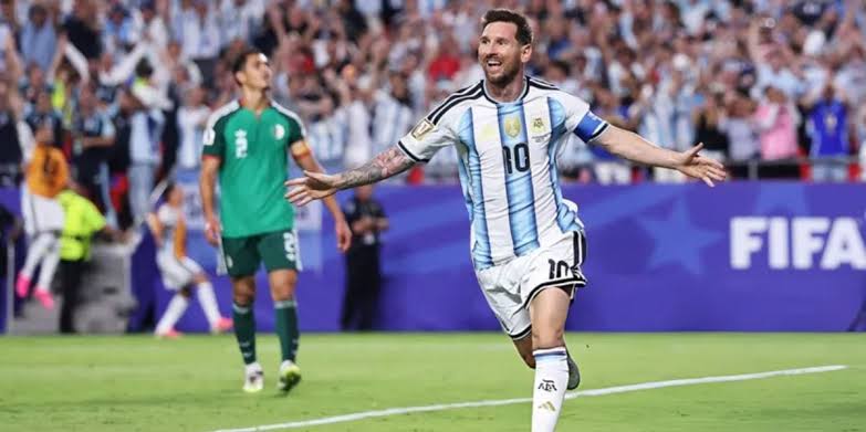 La furia de comentaristas mexicanos y españoles contra Lionel Messi tras el  hat-trick en el Mundial 2026: “Era tarjeta roja” – Radio Mitre