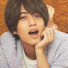 聞いてない 聞いてないよかいくん こういう顔するときはちゃんと言うてや こっちの身がもたないからね いつからこんなにかっこよくなった いつからこんな可愛くなった いつからこんな大人なったん 離れていかないで 頭の後ろにひょっこりしてる