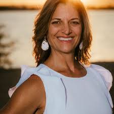 Julie Stankus's Instagram, Twitter & Facebook