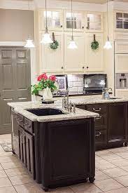 Dark cabinets below white up top but what about opposite. Kitchen Wall Plates Dish Storage 33 Ideas Simple Kitchen Kitchen Cabinets Dark Bottom Light Top Trendy Kitchen Tile