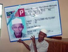 Untuk mengambil lesen kelas b dan b2, seseorang itu haruslah berumur 16 tahun manakala 17 tahun adalah umur untuk mendapatkan lesen kelas d (kereta). Hati Hati Pemegang Lesen Memandu P