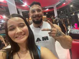 Ramon Dino arrasta multidão de fãs durante o segundo dia de Arnold Sports  Festival, em São Paulo