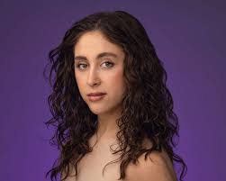 Laura Perich's Instagram, Twitter & Facebook