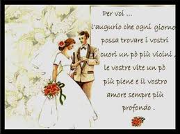 Il 40° anniversario di matrimonio viene simbolicamente riconosciuto e rappresentato con due materiali non fate l'errore di dimenticarvi di accompagnare il regalo con un bigliettino: Frasi 50 Anni Di Matrimonio Ecco Le Piu Belle Da Dedicare Per Le Nozze D Oro A Tutto Donna